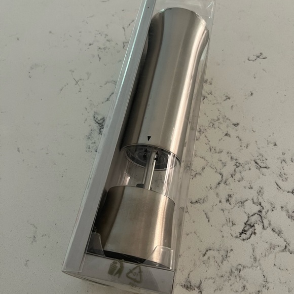 SilverCrest Electric Salt & Pepper Grinder - Picture 4 of 6